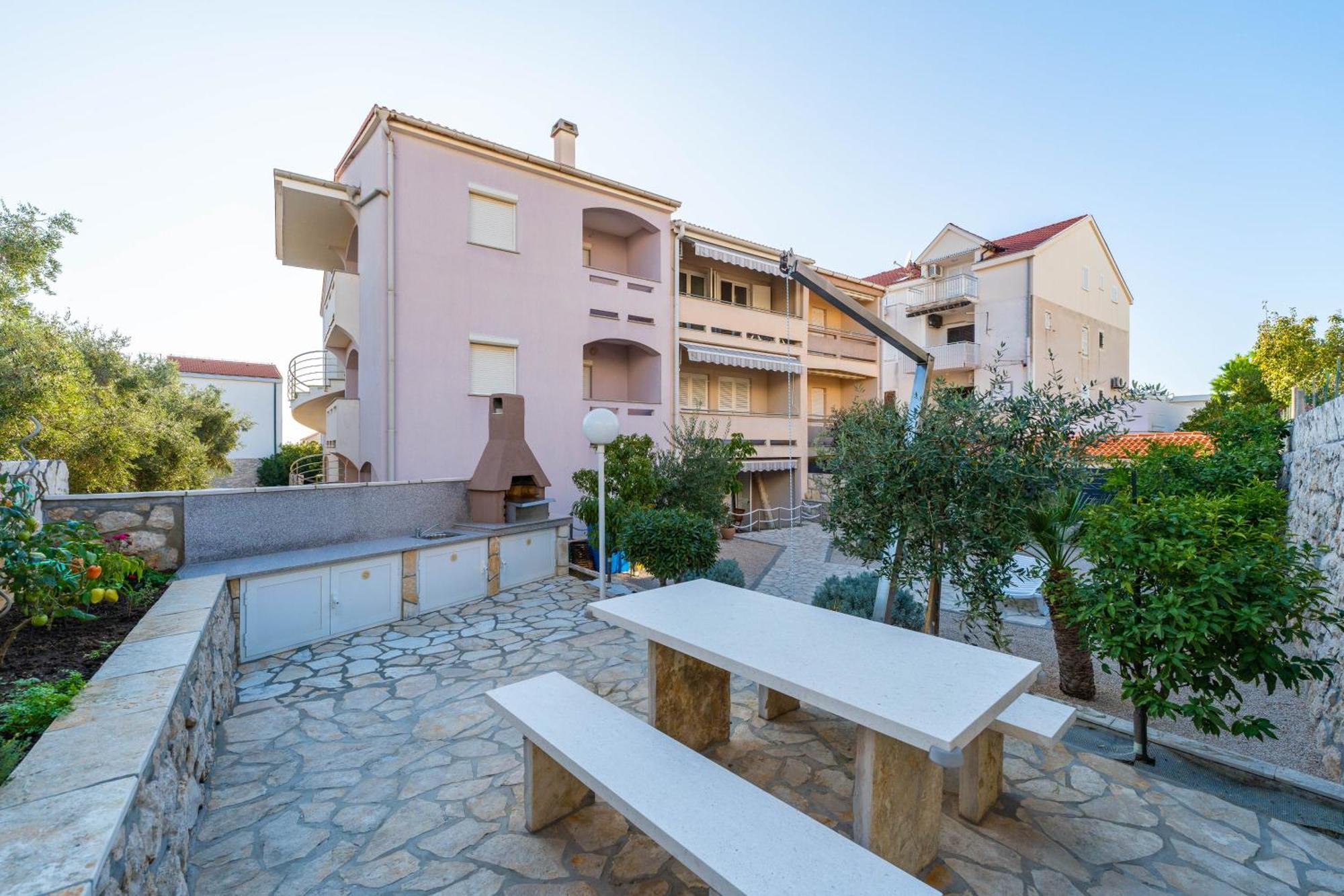 Apartments Cvetka Novalja Exterior photo